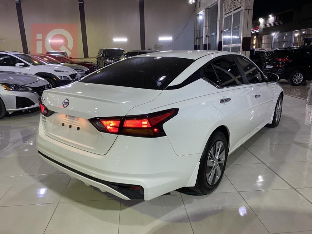 نيسان ألتيما